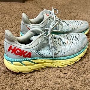 HOKA Women’s Clifton 7 Shoes. Size 9